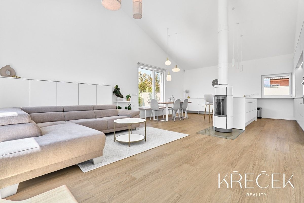 Prodej rodinného domu 145 m², pozemek 820 m² – fotografie 4