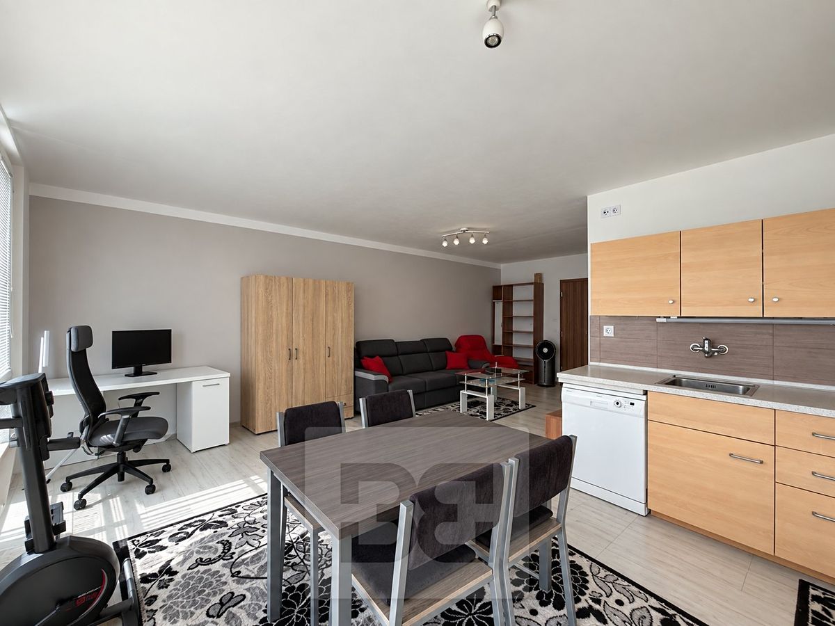 Pronájem bytu 3+kk 71 m² – fotografie 3