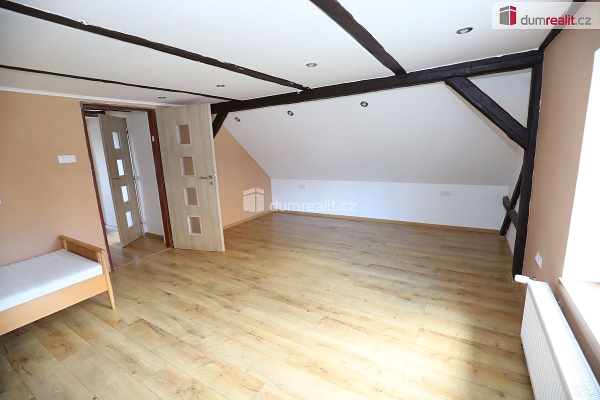 Prodej rodinného domu 180 m², pozemek 1242 m² – fotografie 5