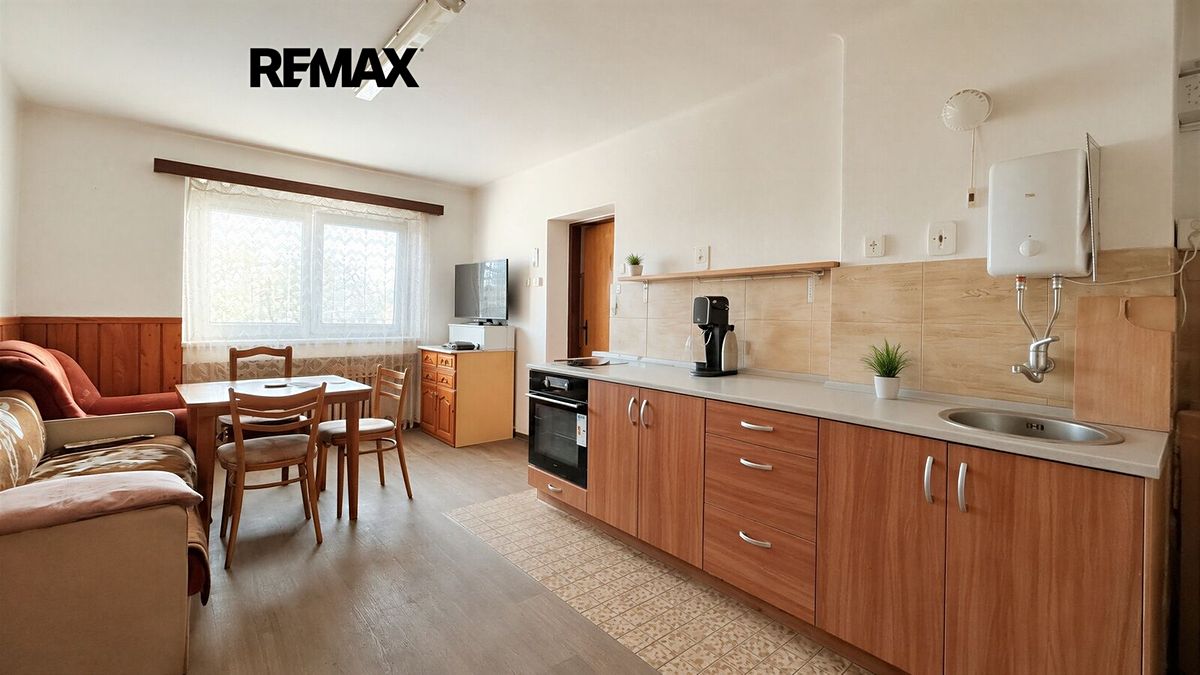 Prodej rodinného domu 180 m², pozemek 780 m² – fotografie 3