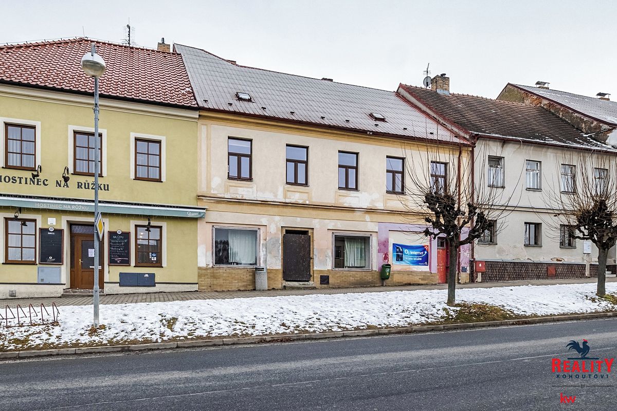 Prodej rodinného domu 330 m², pozemek 515 m² – fotografie 2