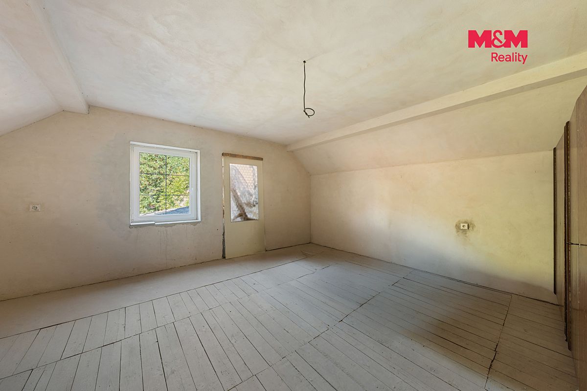 Prodej rodinného domu 240 m², pozemek 1012 m² – fotografie 3