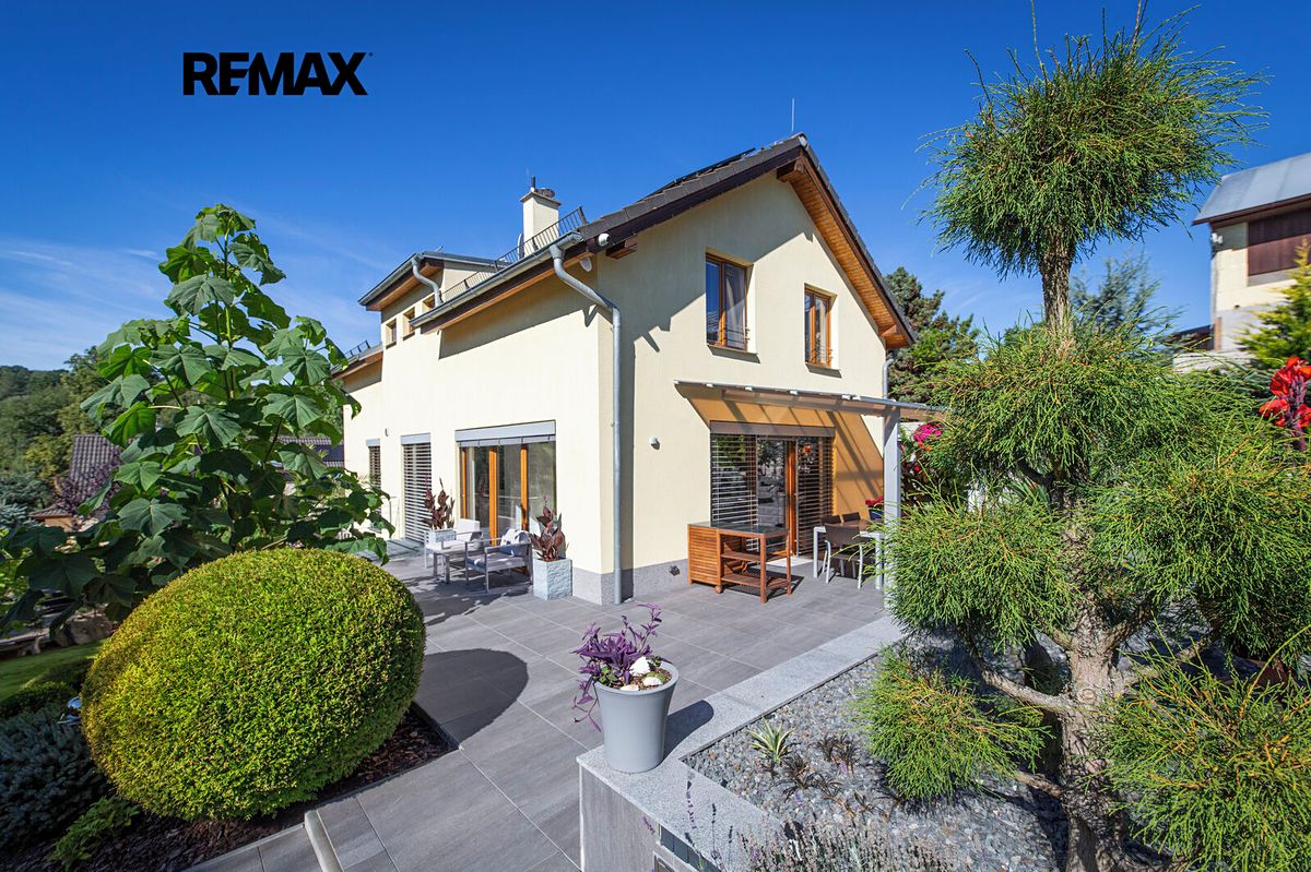 Prodej rodinného domu 215 m², pozemek 835 m²