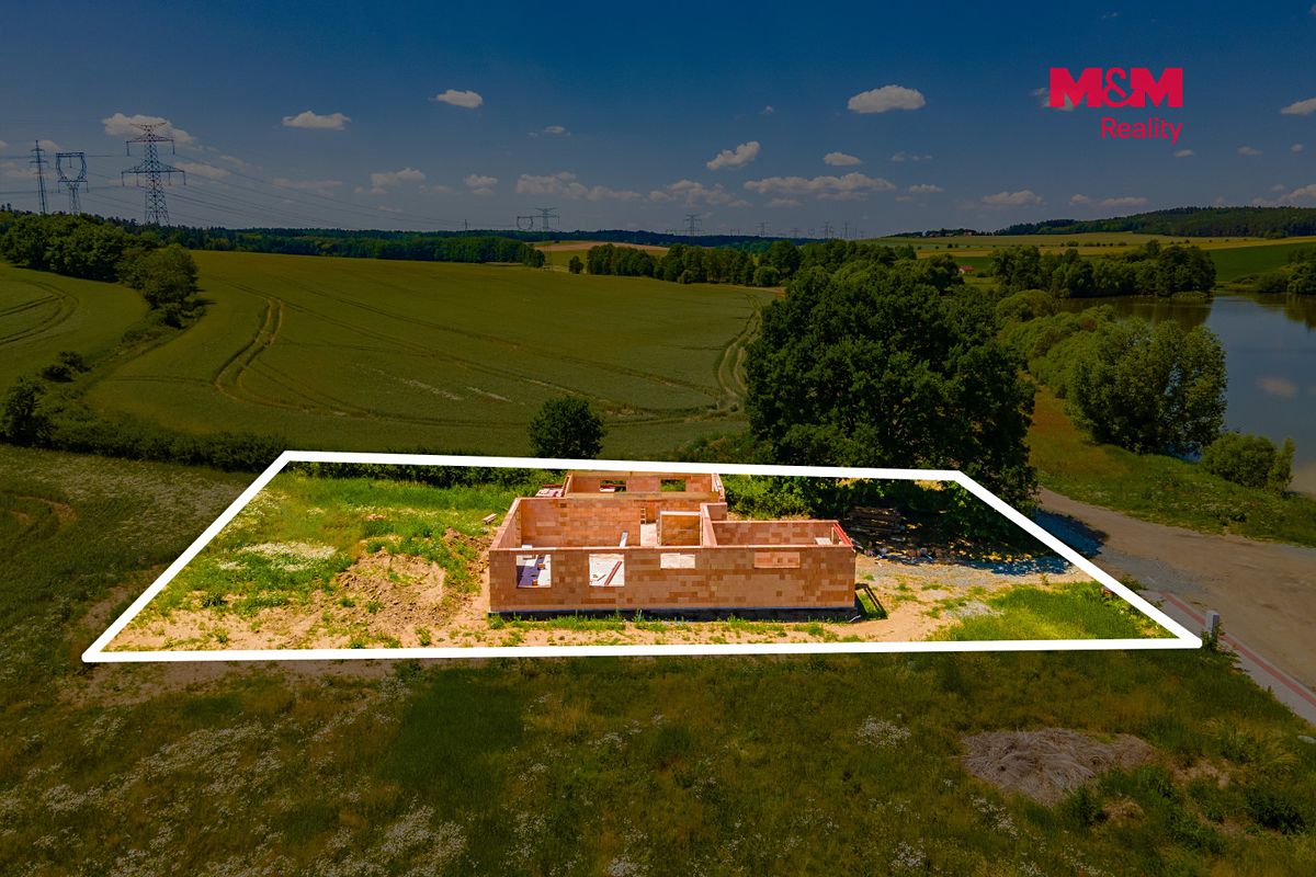 Prodej rodinného domu 135 m², pozemek 851 m² – fotografie 2