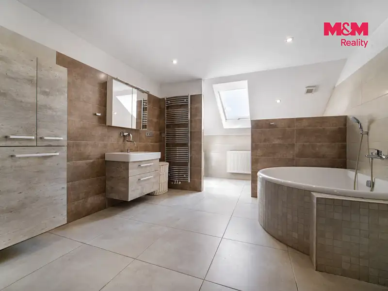 Prodej rodinného domu 290 m², pozemek 1428 m², Ústí nad Orlicí – náhled fotky 2