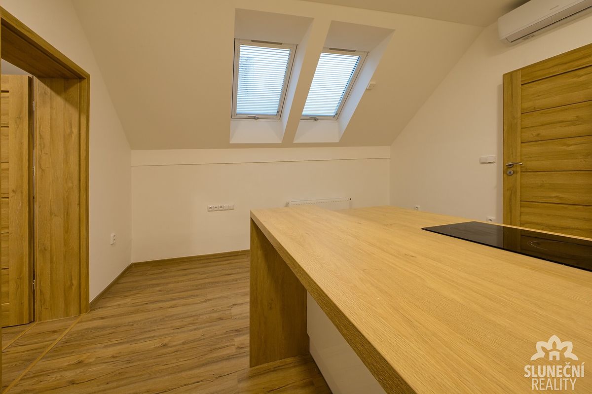 Pronájem bytu 2+kk 44 m² – fotografie 4