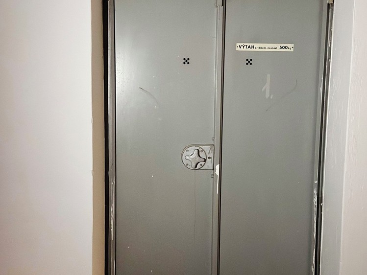Комерційне приміщення на продаж, 1 790 м² (24 з 41)