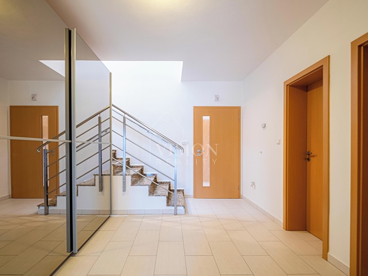 Будинок на продаж, 242 м² (15 з 42)