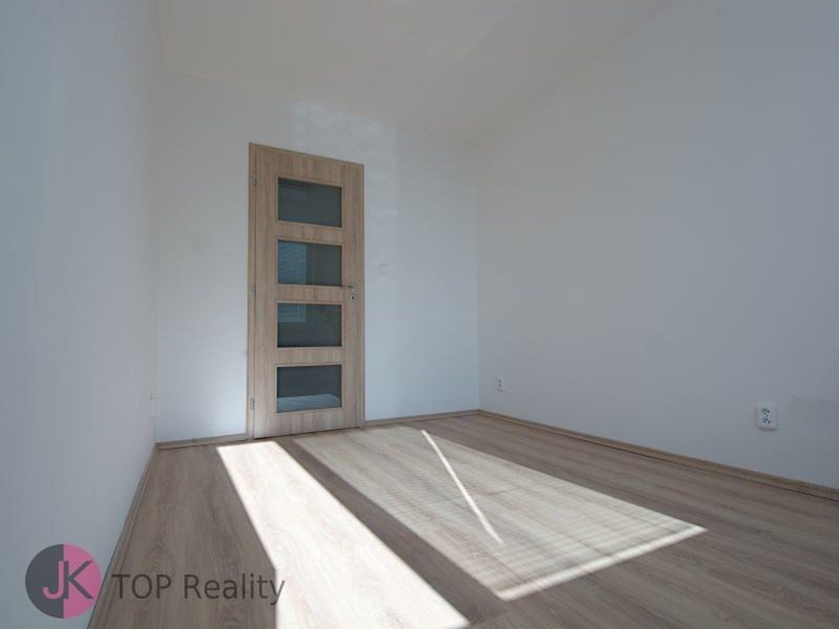 Pronájem bytu 2+kk 43 m² – fotografie 4