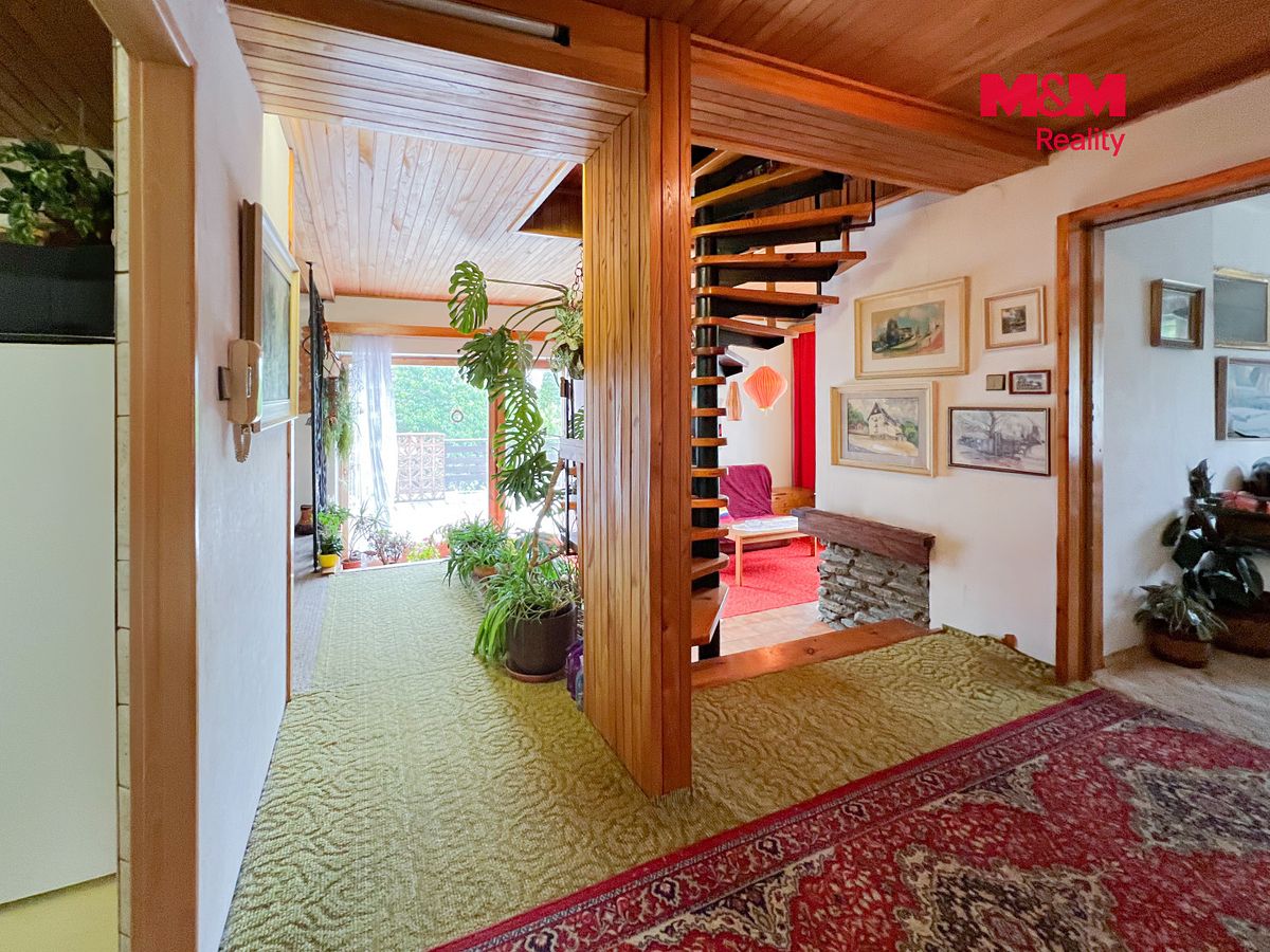 Prodej rodinného domu 245 m², pozemek 2047 m² – fotografie 3