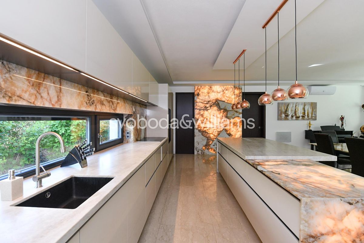 Prodej rodinného domu 213 m², pozemek 1693 m² – fotografie 3
