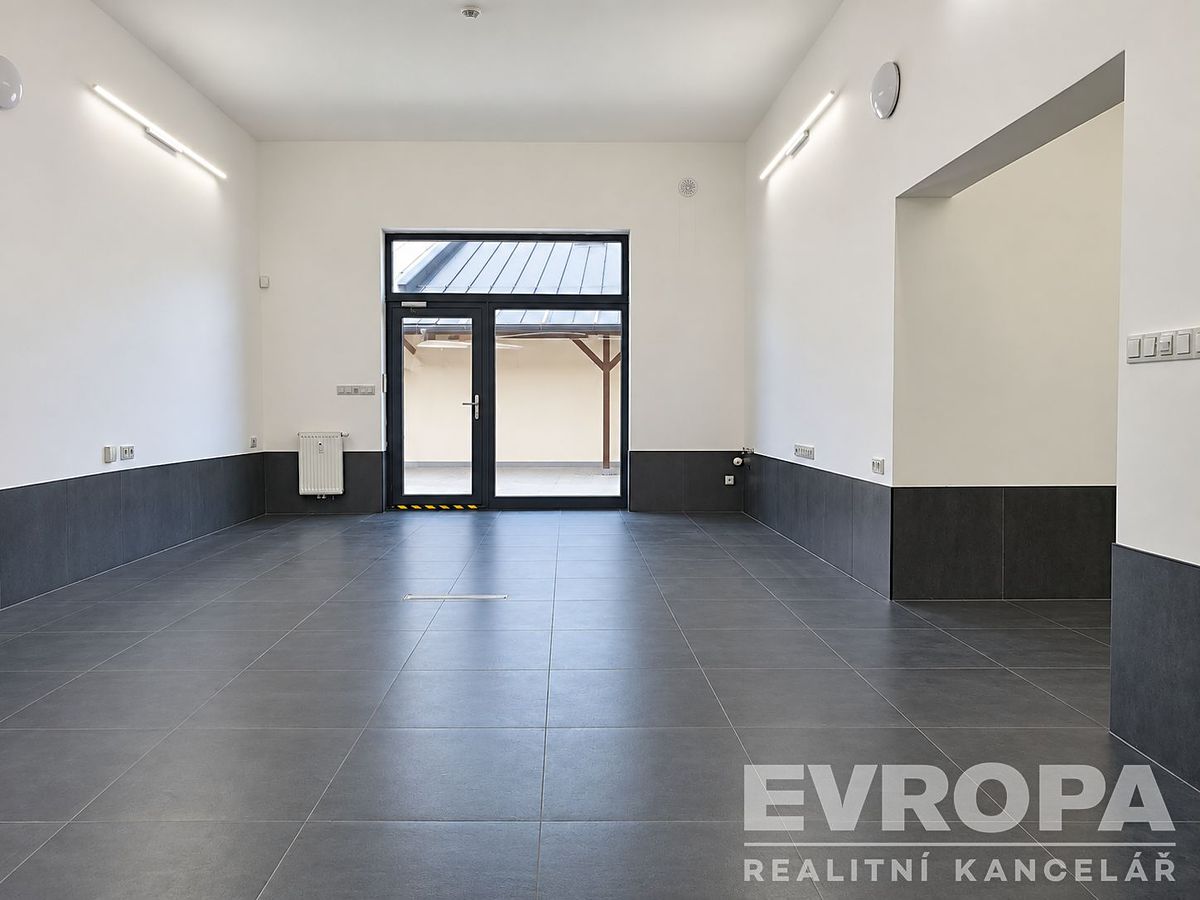 Pronájem výrobní haly, prostoru 200 m² – fotografie 2