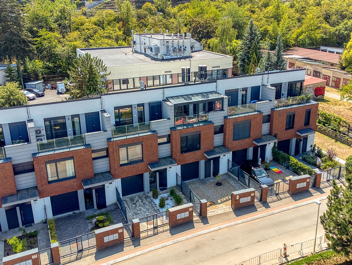 Prodej rodinného domu 196 m², pozemek 148 m² – fotografie 5