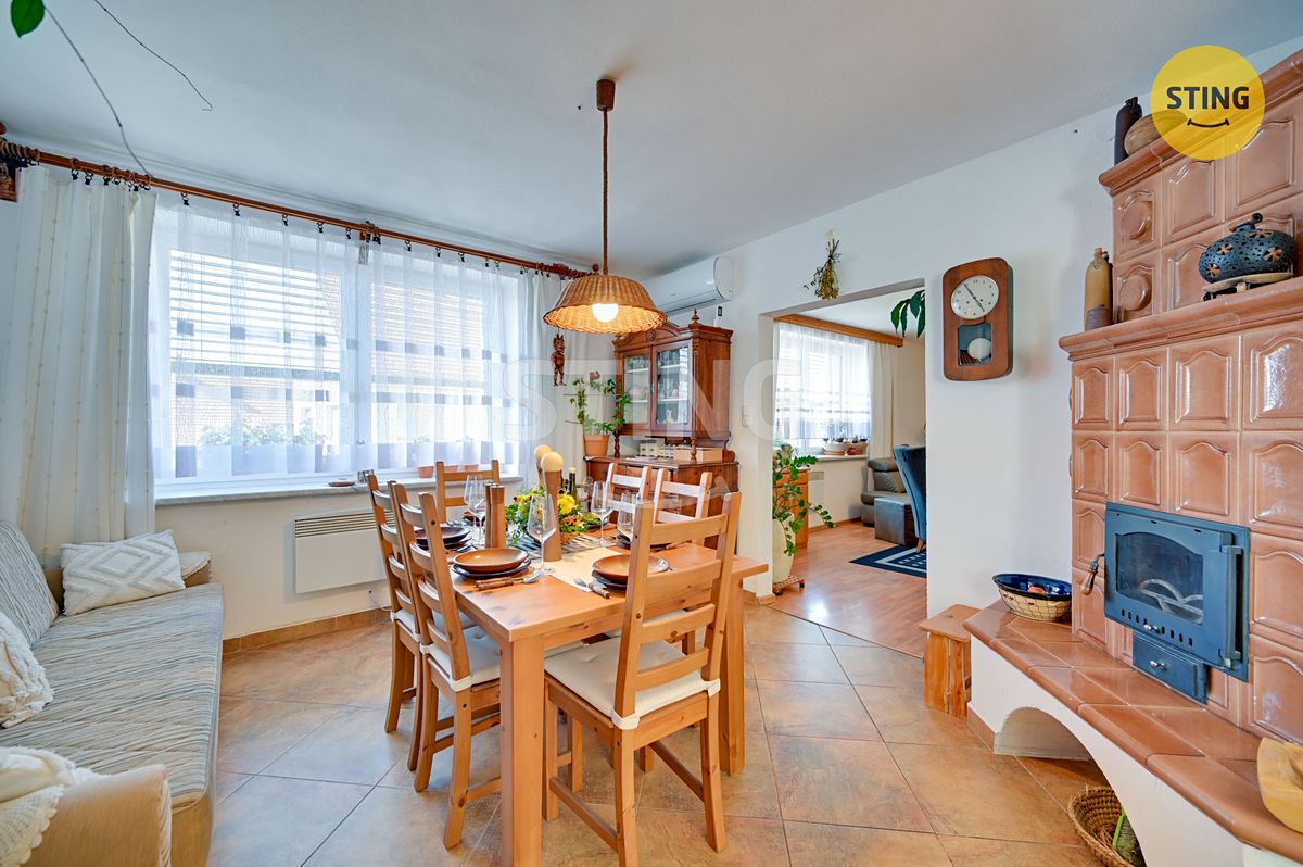 Prodej rodinného domu 250 m², pozemek 933 m² – fotografie 4