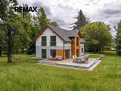 Prodej stavebního pozemku 2099 m²