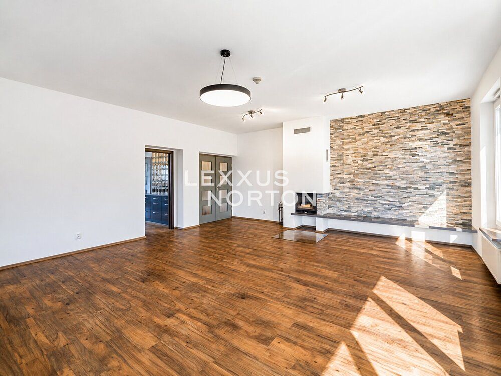 Pronájem bytu 3+1 155 m² – fotografie 2