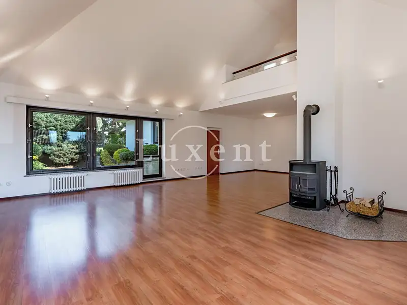 Pronájem rodinného domu 417 m², pozemek 1180 m², Praha – náhled fotky 3
