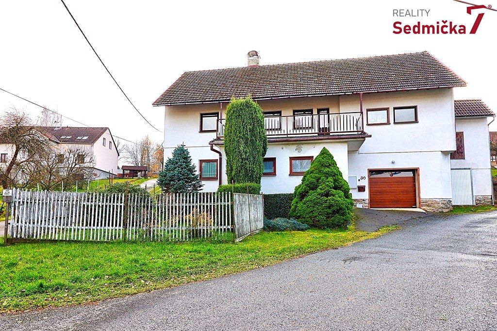 Prodej rodinného domu 318 m², pozemek 1300 m² – fotografie 3