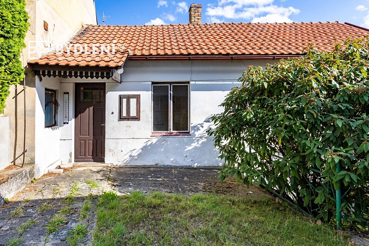 Prodej rodinného domu 207 m², pozemek 726 m² – fotografie 2
