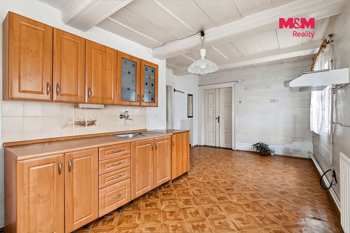 Prodej rodinného domu 220 m², pozemek 643 m² – fotografie 3