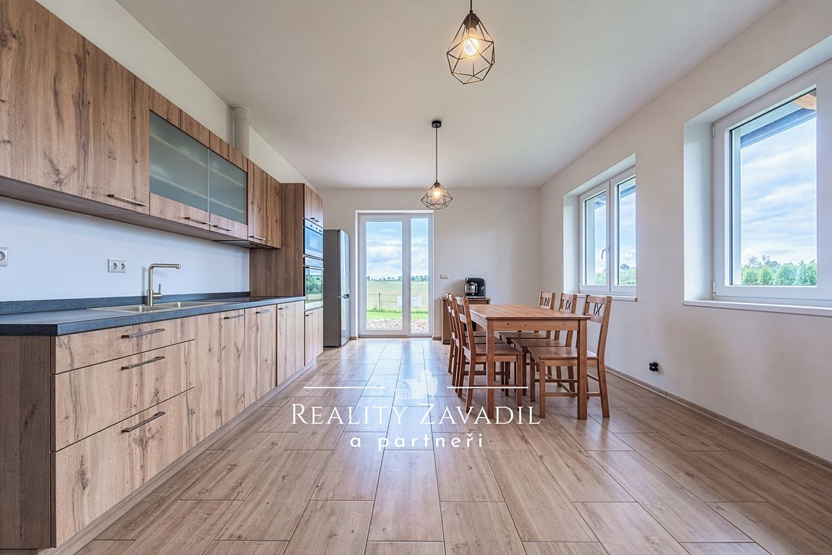 Prodej rodinného domu 135 m², pozemek 1039 m² – fotografie 5