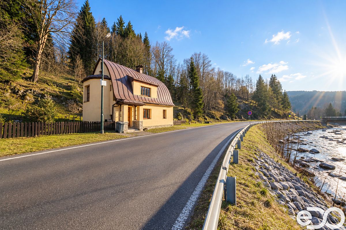 Prodej rodinného domu 405 m², pozemek 293 m² – fotografie 3