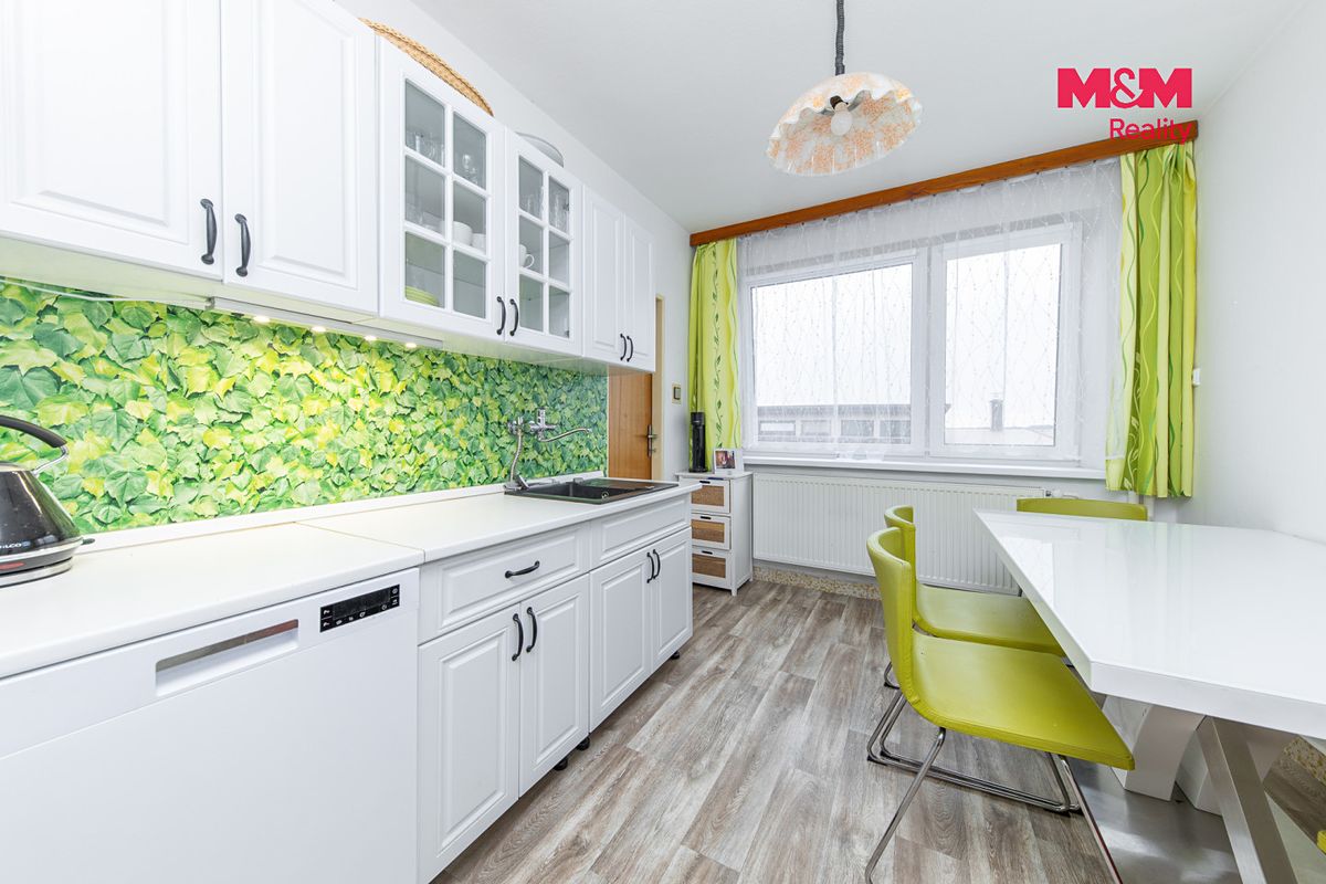 Prodej rodinného domu 139 m², pozemek 1062 m² – fotografie 2
