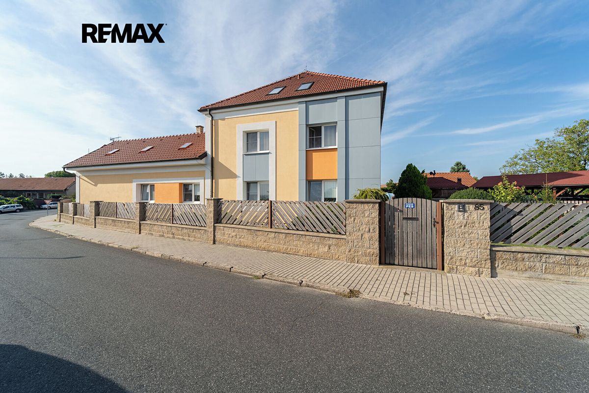 Prodej rodinného domu 172 m², pozemek 955 m² – fotografie 2