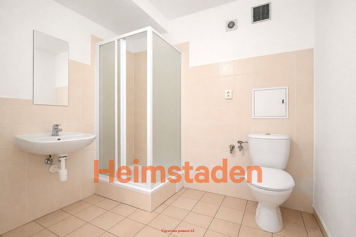 Pronájem bytu 1+kk 28 m² – fotografie 3