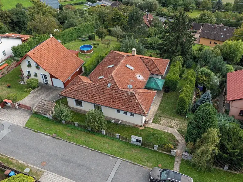Prodej rodinného domu 238 m², pozemek 1164 m², Turnov – náhled fotky 2
