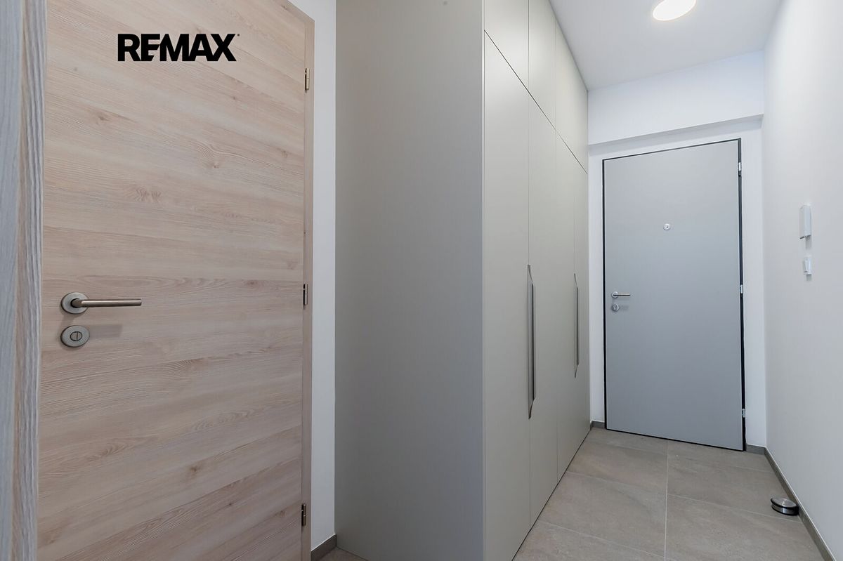Pronájem bytu 1+kk 30 m² – fotografie 4