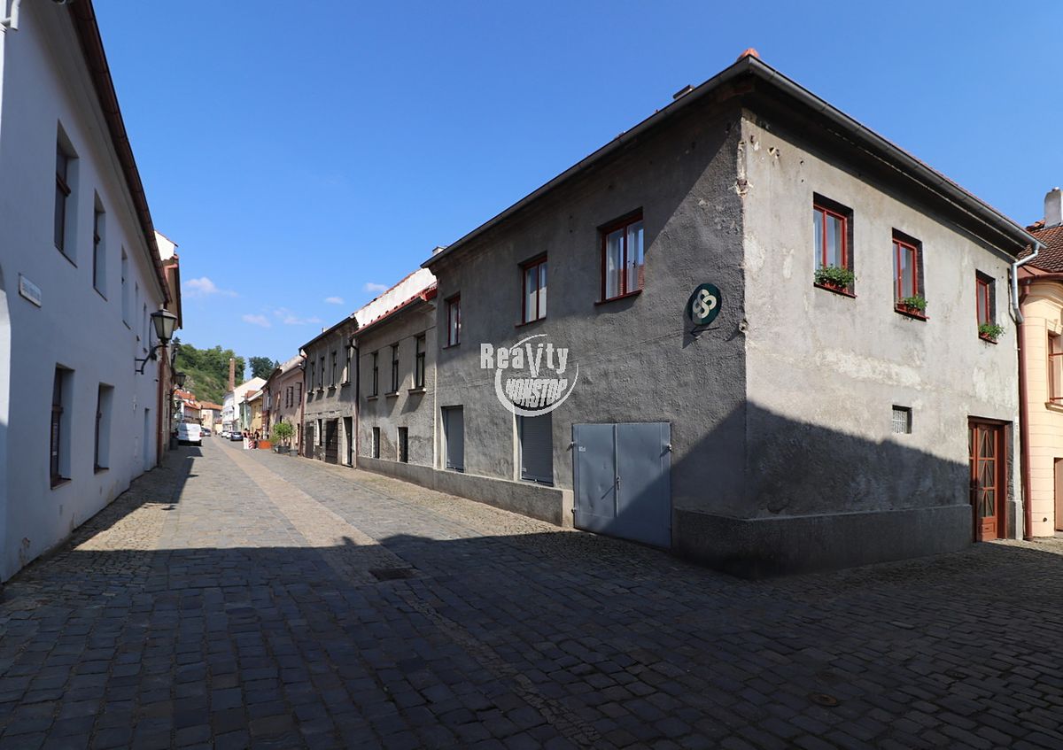 Prodej rodinného domu 230 m², pozemek 334 m²