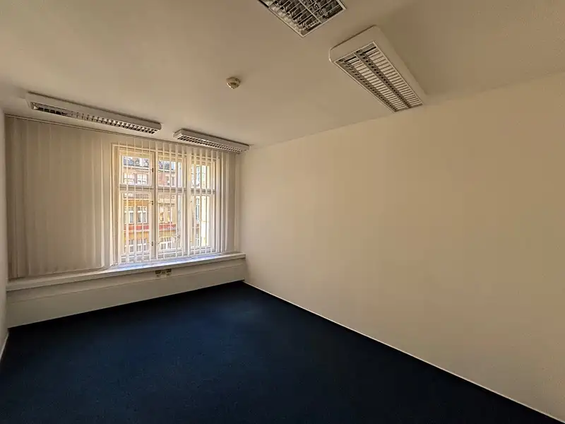 Pronájem kanceláře 17 m², Praha – náhled fotky 1