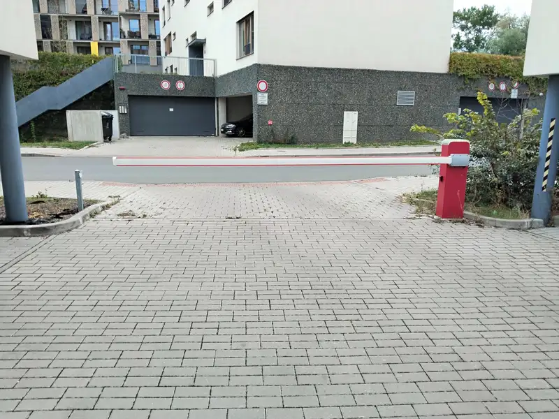 Pronájem garážového stání 12 m², Plzeň – náhled fotky 3