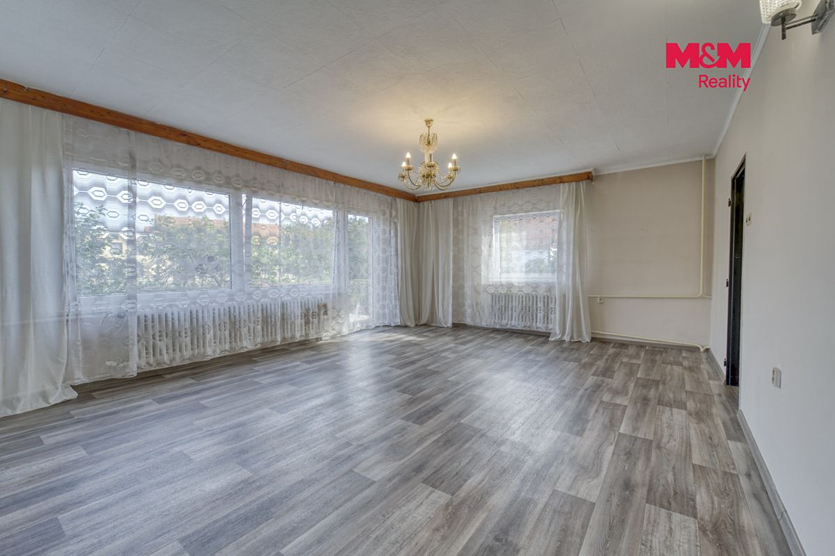 Prodej rodinného domu 170 m², pozemek 1474 m² – fotografie 2