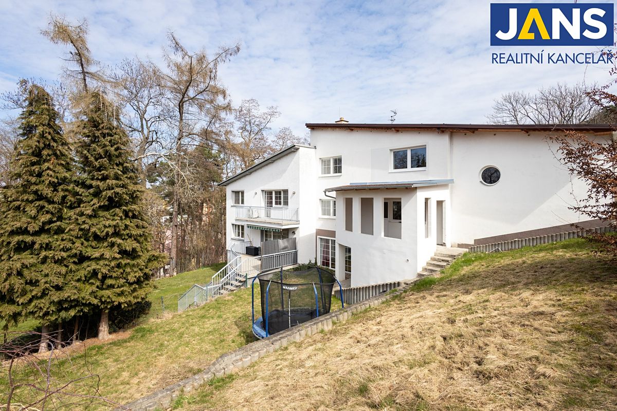 Prodej rodinného domu 285 m², pozemek 165 m² – fotografie 3