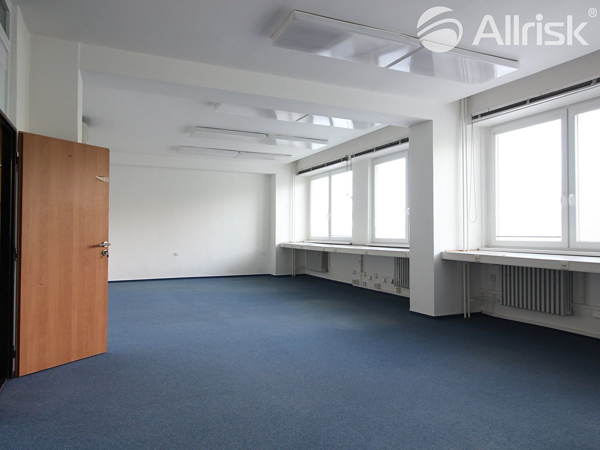 Pronájem kanceláře 60 m² – fotografie 2
