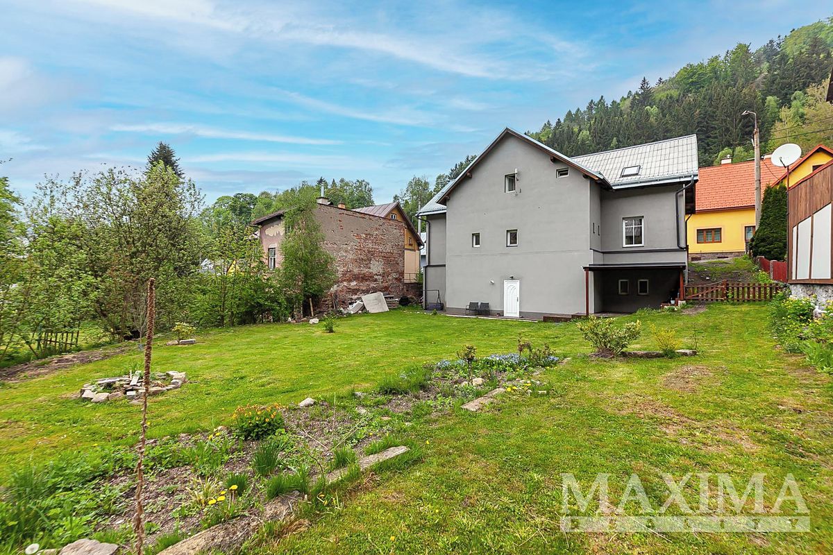 Prodej rodinného domu 300 m², pozemek 682 m² – fotografie 3
