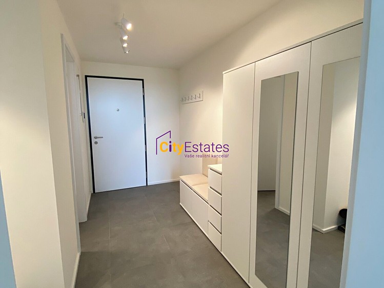 Pronájem bytu 2+kk, 56 m² (10 z 25)