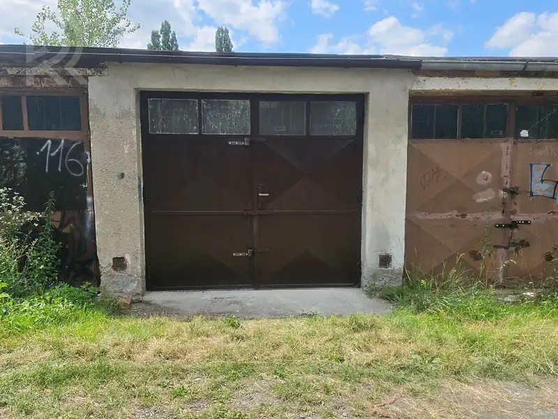 Prodej garáže 19 m², Praha – náhled fotky 1