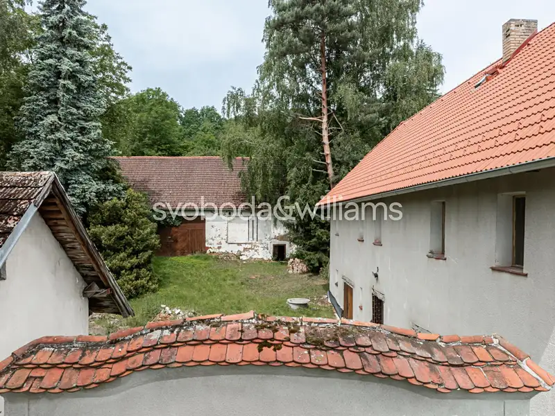 Prodej rodinného domu 620 m², pozemek 6457 m², Soběhrdy – náhled fotky 2