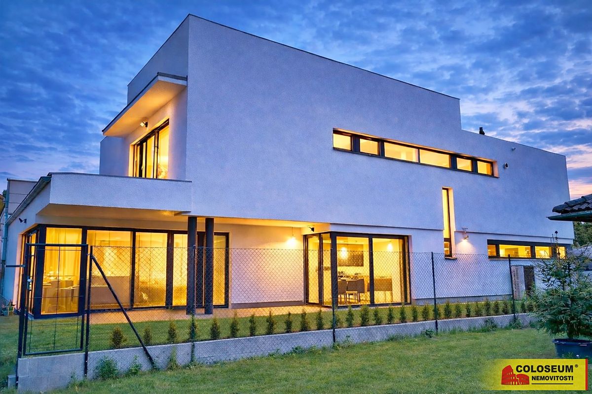 Prodej rodinného domu 460 m², pozemek 3000 m² – fotografie 2