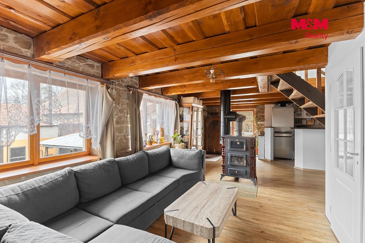 Prodej rodinného domu 380 m², pozemek 18732 m² – fotografie 4