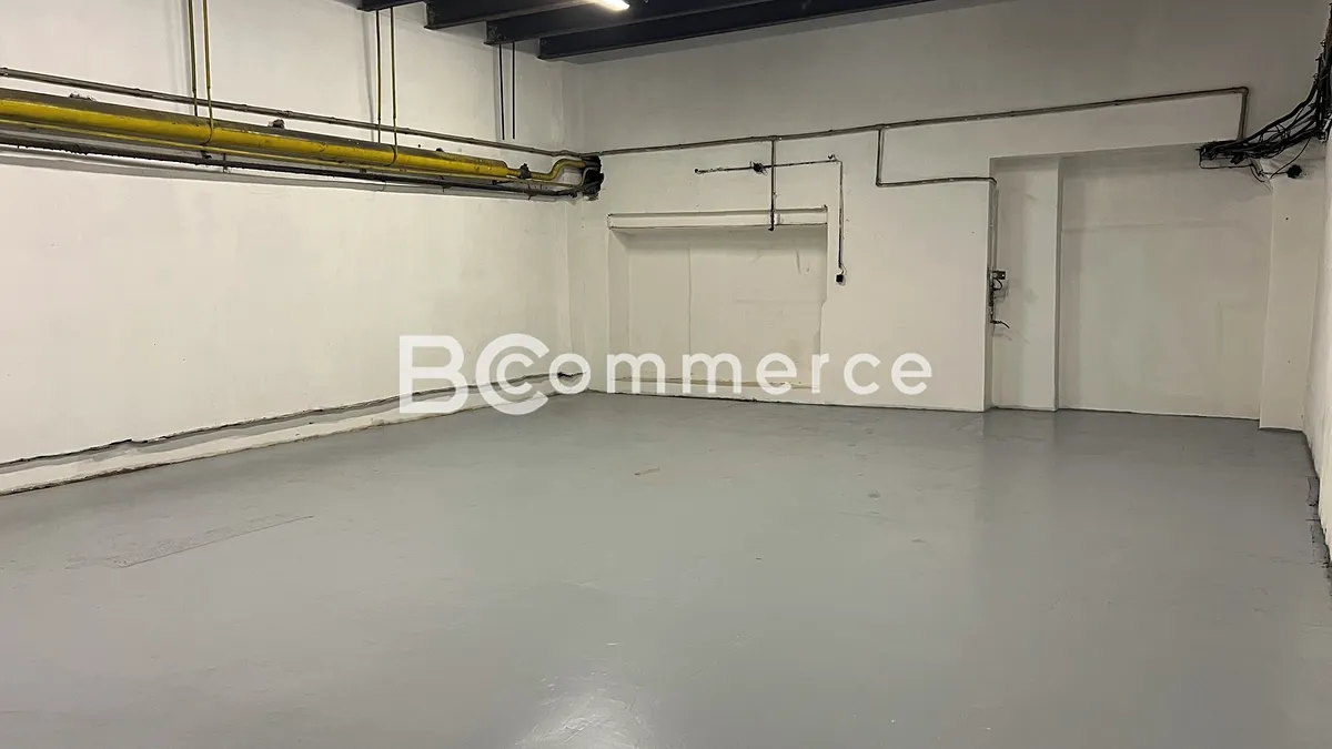 Pronájem výrobní haly, prostoru 698 m²