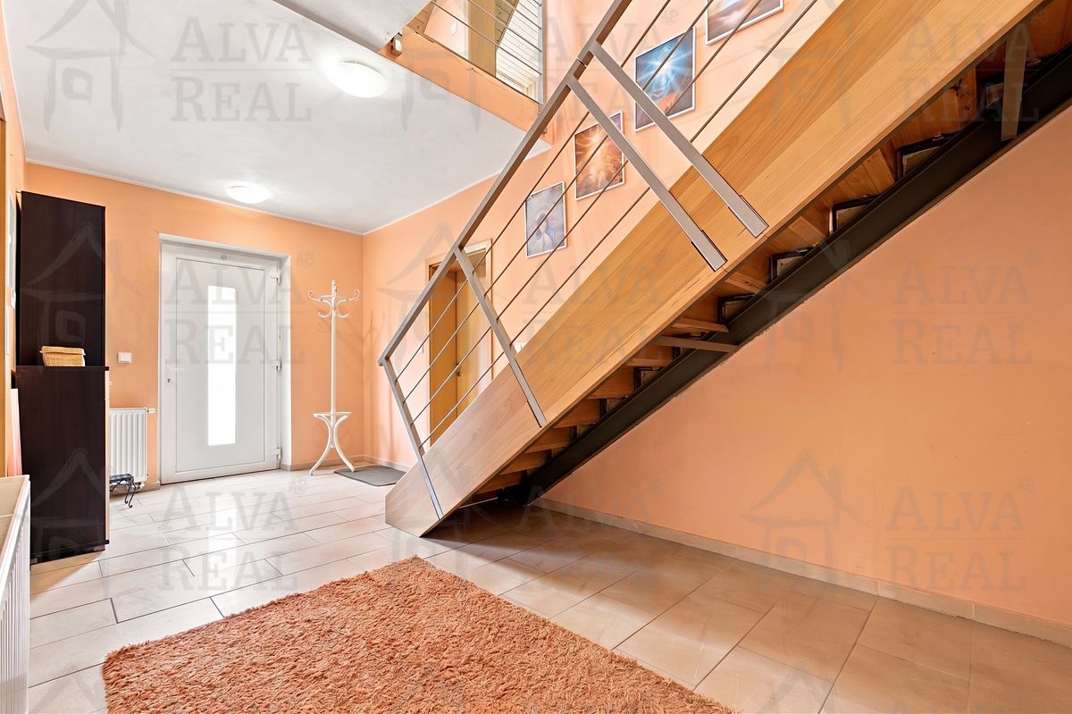 Prodej rodinného domu 141 m², pozemek 984 m² – fotografie 5