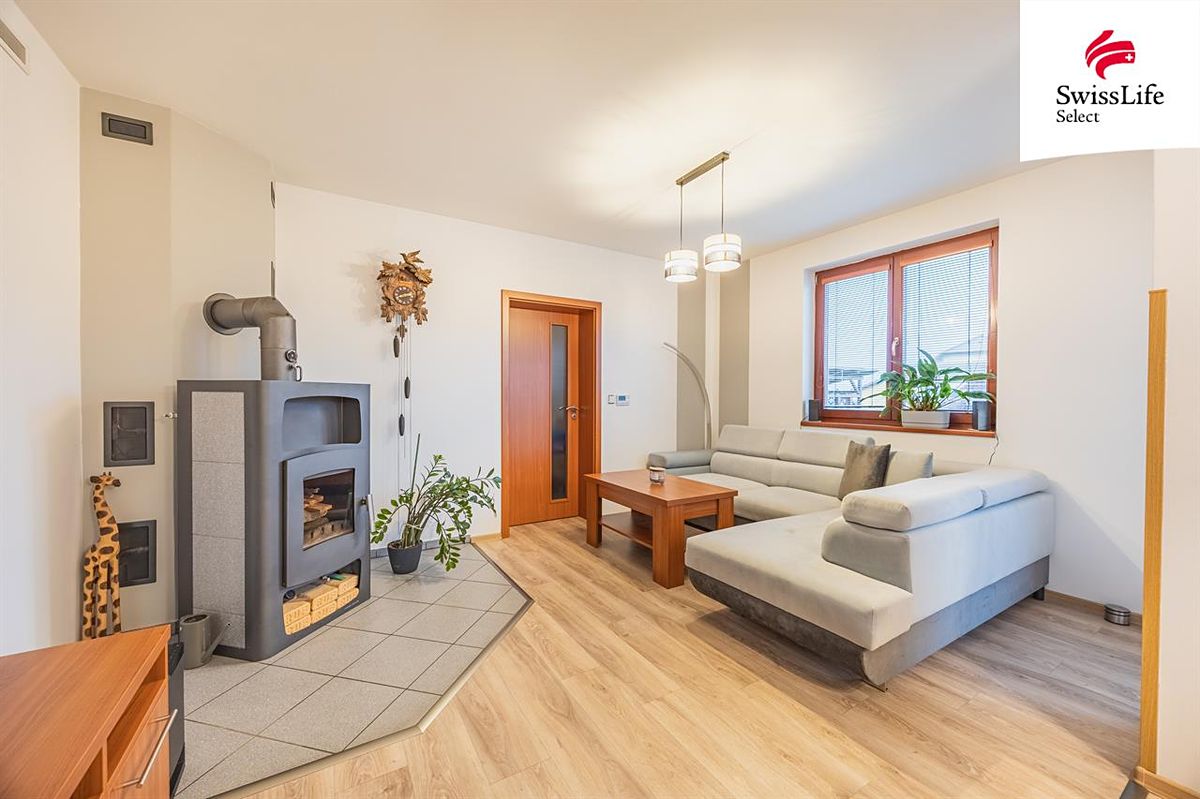 Prodej rodinného domu 120 m², pozemek 828 m² – fotografie 3