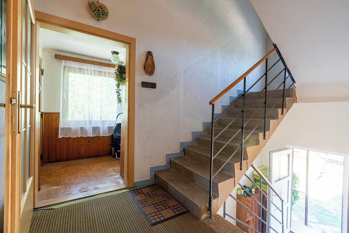 Prodej rodinného domu 272 m², pozemek 700 m² – fotografie 5