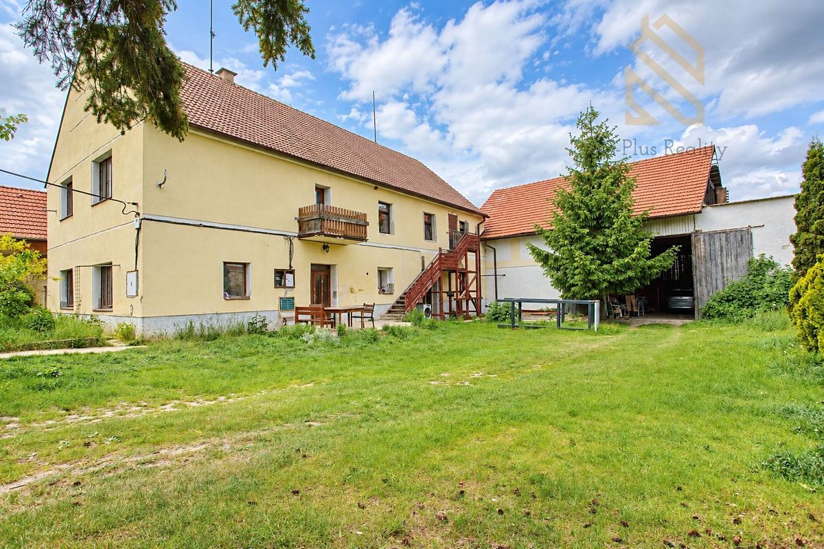 Prodej rodinného domu 220 m², pozemek 2192 m²