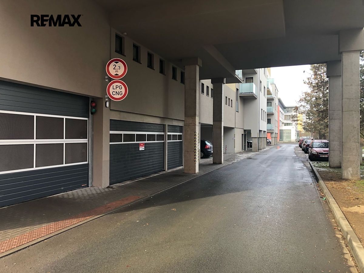 Pronájem garáže 12 m²