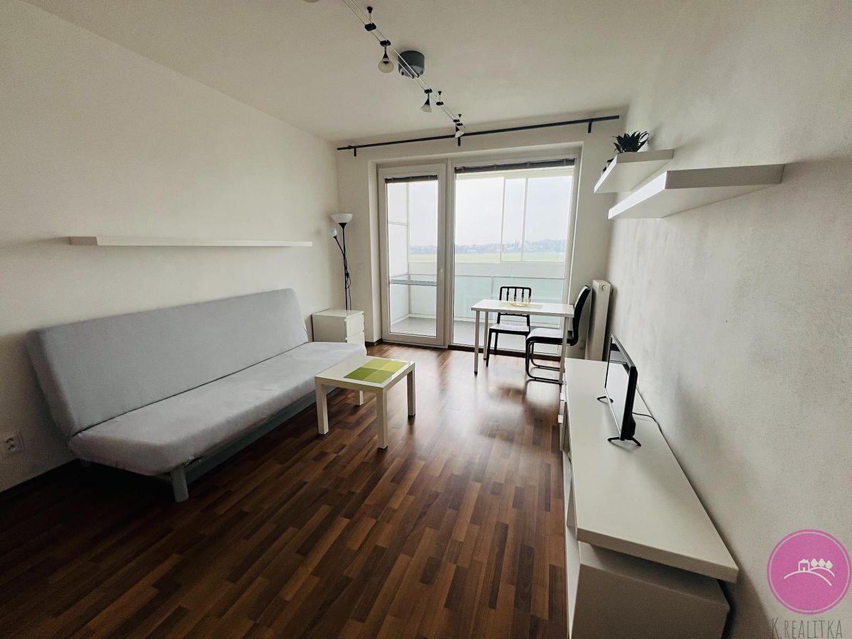 Pronájem bytu 1+kk 28 m² – fotografie 3